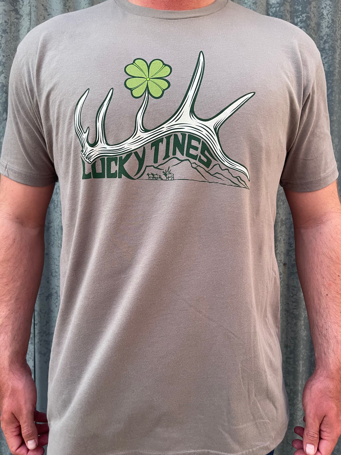 LUCKY ELK SHED TEE